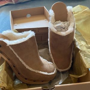 Selling brand new UGG clogs